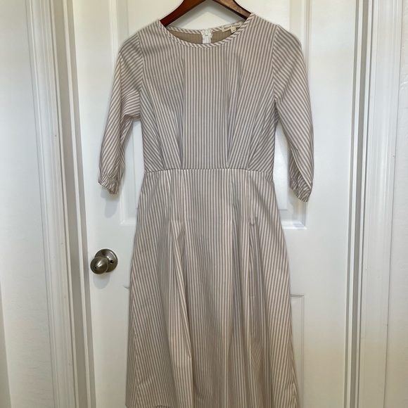 Stevie Hender Rose pleated dress. - Picture 2 of 7